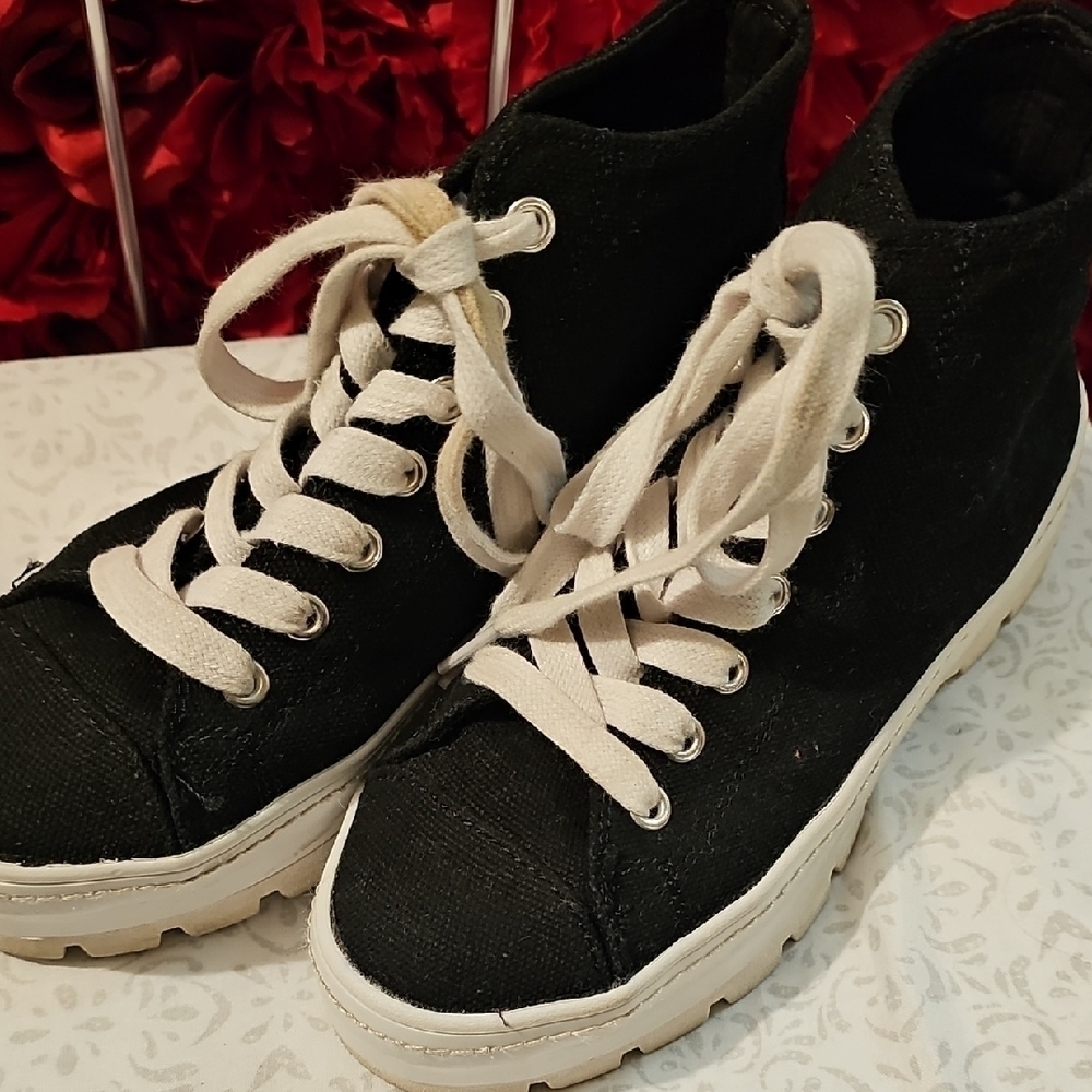 Madden Girl Black High-Top Sneakers with White Laces Size 3 Great Condition